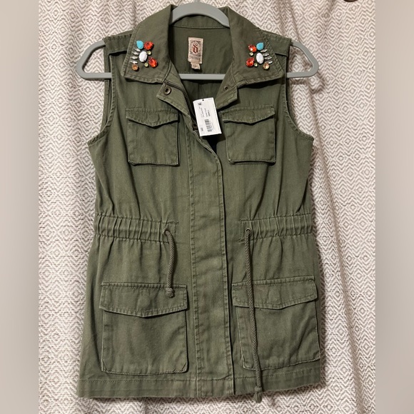 Decree vest - Picture 2 of 5